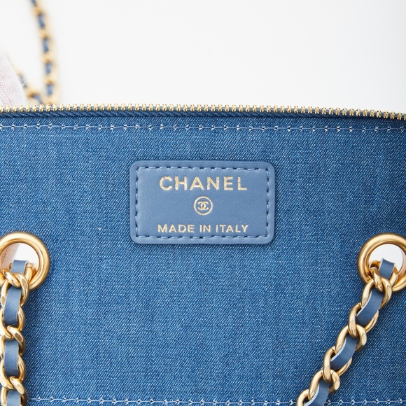 CHANEL BLUE DENIM MINI VANITY CASE CROSSBODY BAG (2021) - Picture 7 of 8